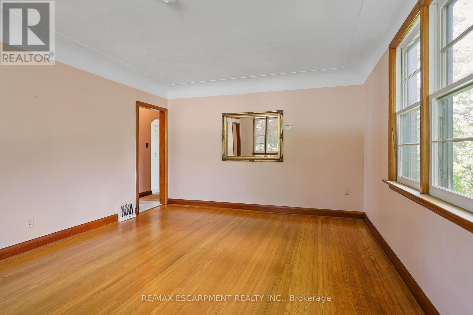 668 Harvest Road, Hamilton (Greensville), Ontario  L9H 5K4 - Photo 14 - X12185484