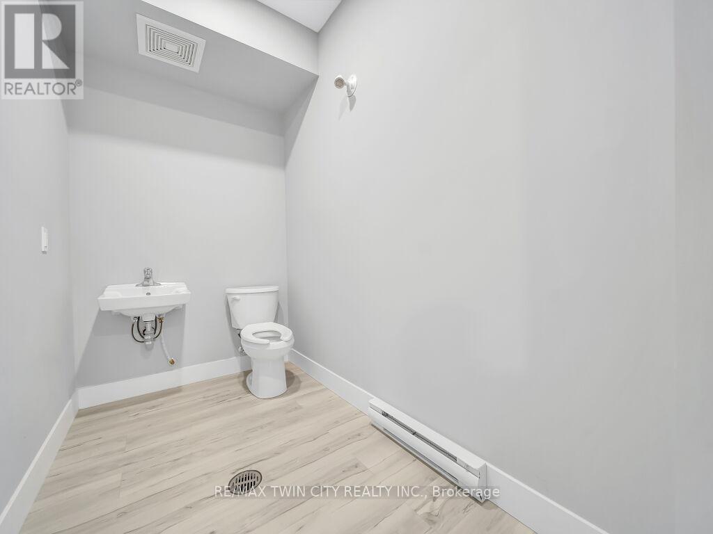 13 Bay Street, Woodstock (Woodstock - South), Ontario  N4S 3K6 - Photo 15 - X12163092