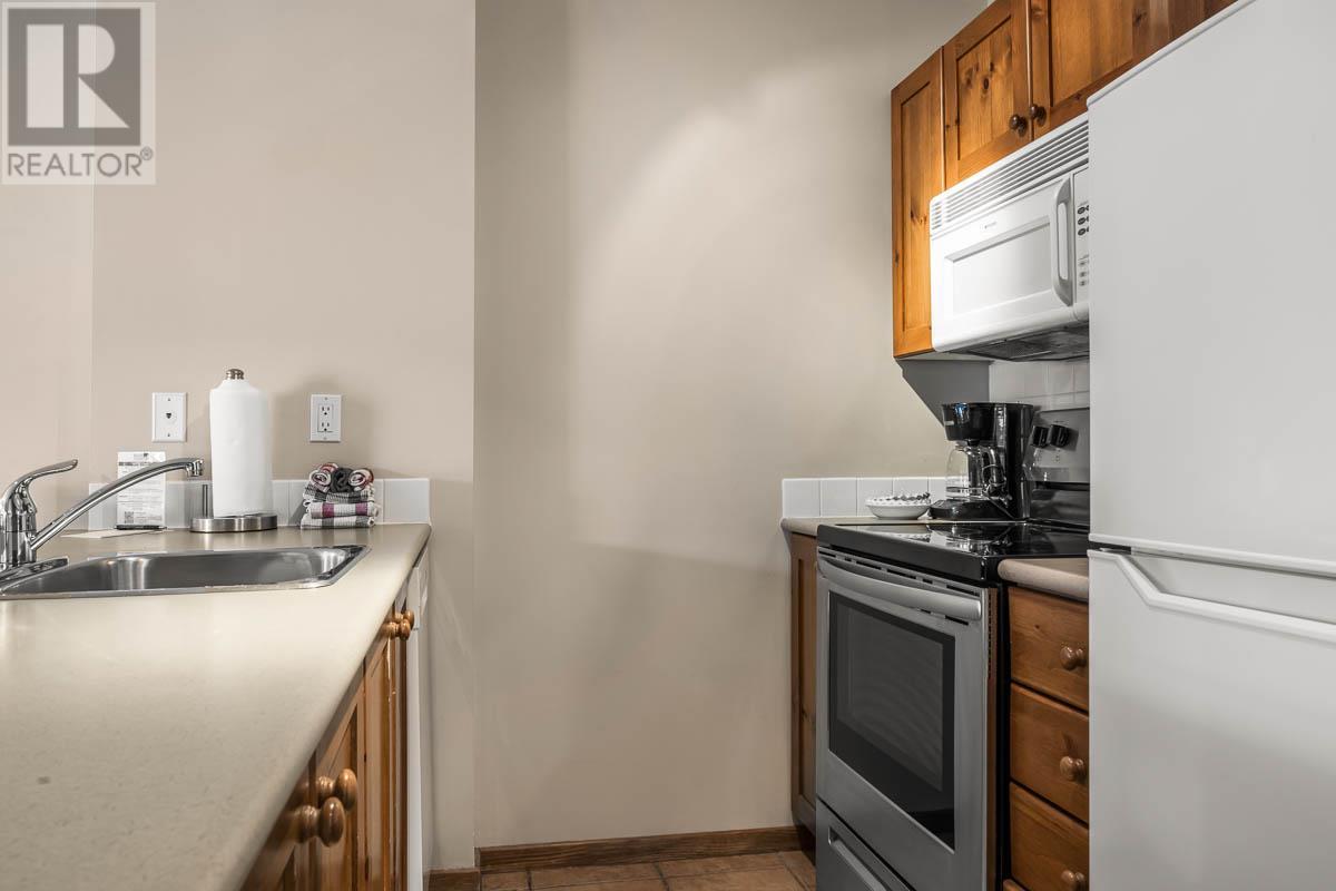 3190 Creekside Way Unit# 315, Sun Peaks, British Columbia  V0E 5N0 - Photo 3 - 10338147
