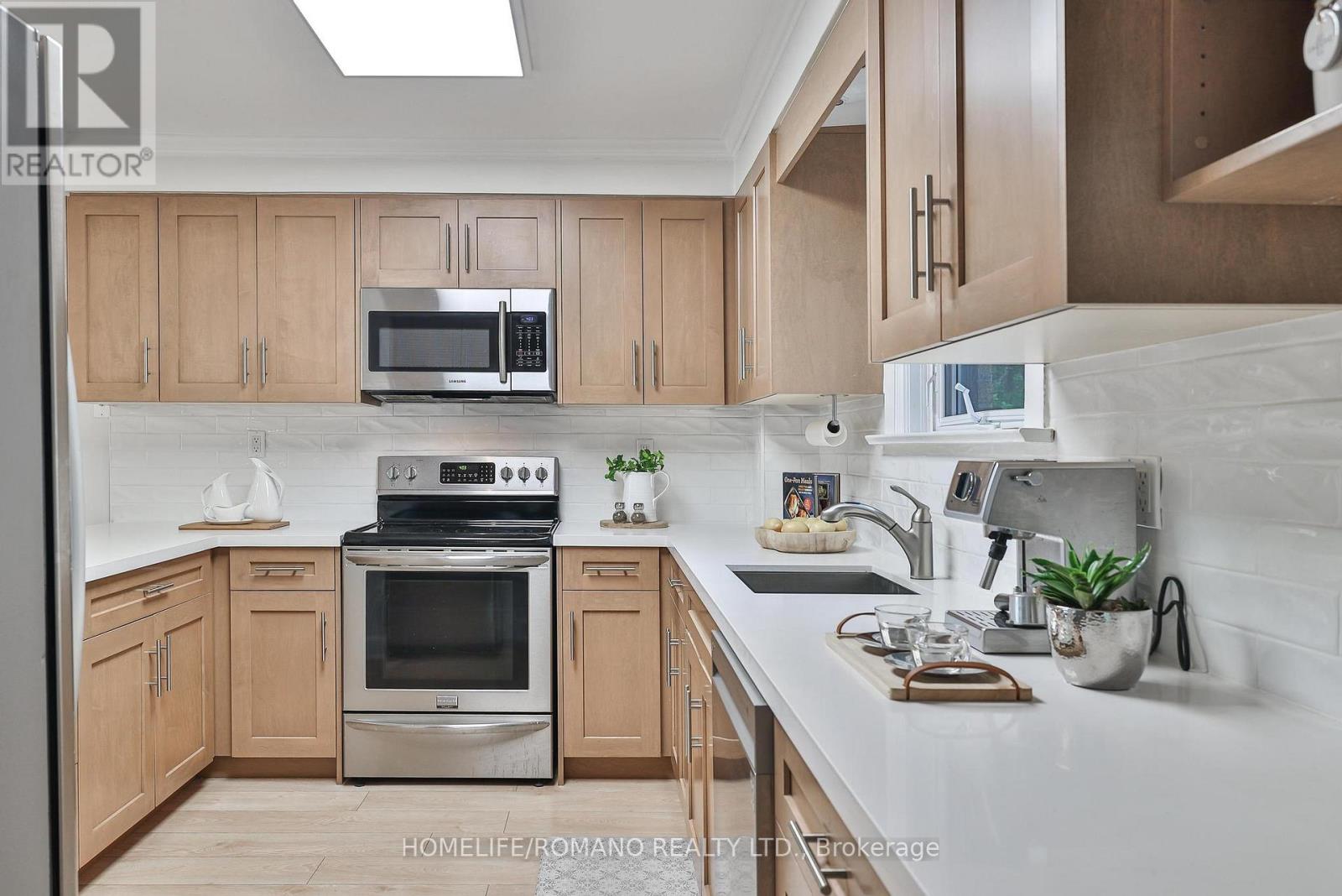 542 Deloraine Avenue, Toronto (Bedford Park-Nortown), Ontario  M5M 2C3 - Photo 11 - C12185577