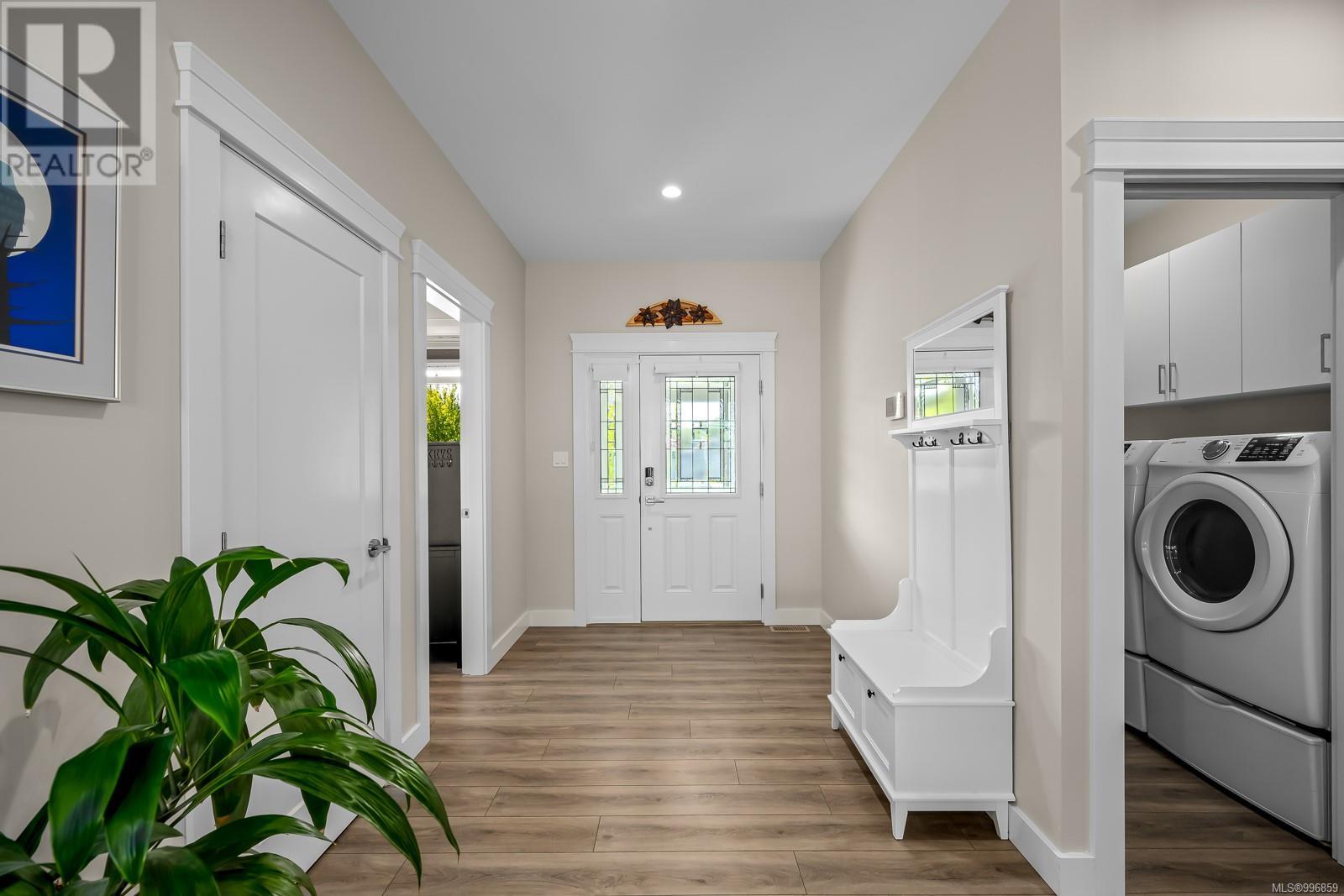 Property at 80 Nikola Rd image 4