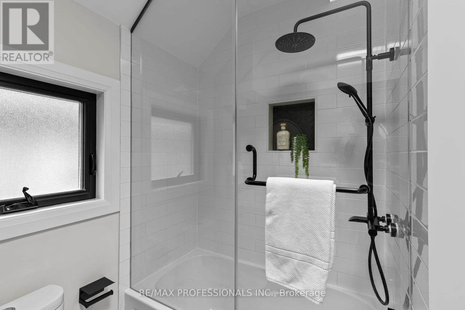 37 West Lynn Avenue, Toronto (Woodbine Corridor), Ontario  M4C 3V9 - Photo 33 - E12185619
