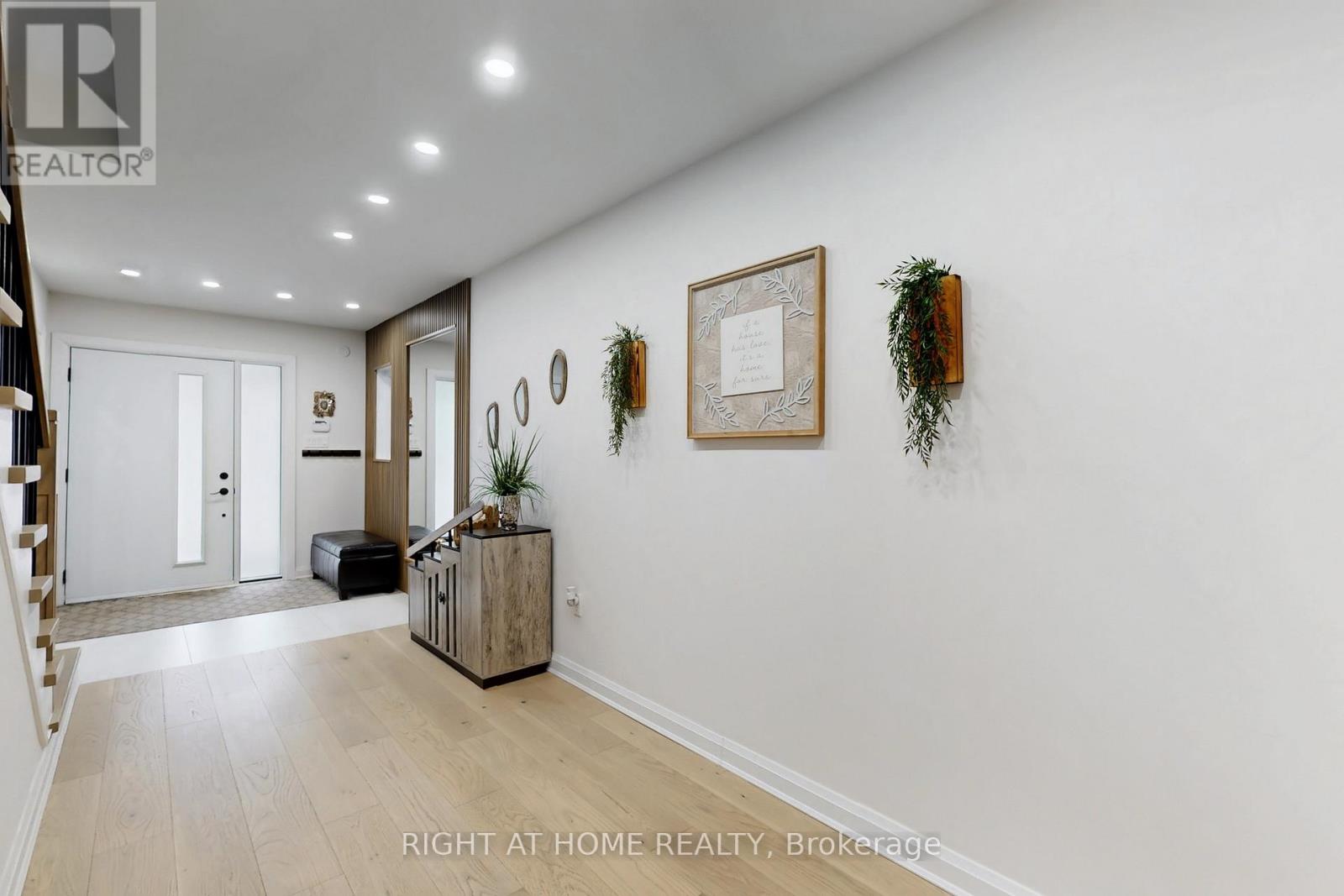 236 Karl Rose Trail, Newmarket (Woodland Hill), Ontario  L3X 3J2 - Photo 4 - N12185568