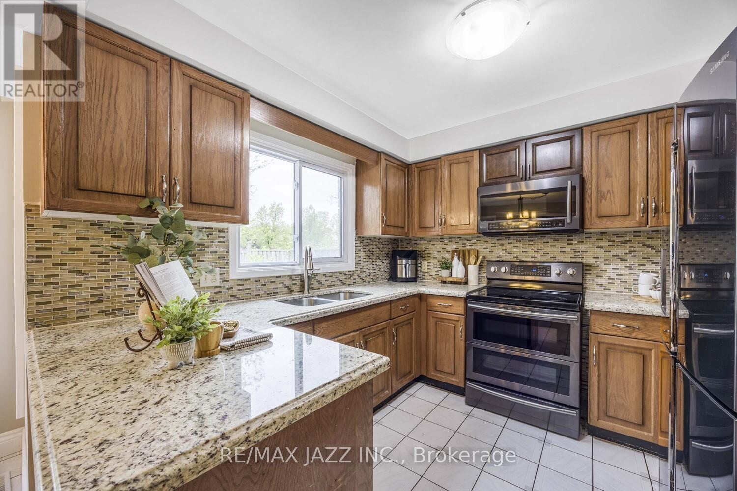 817 Nevada Court, Oshawa, Ontario  L1J 7V4 - Photo 17 - E12185718