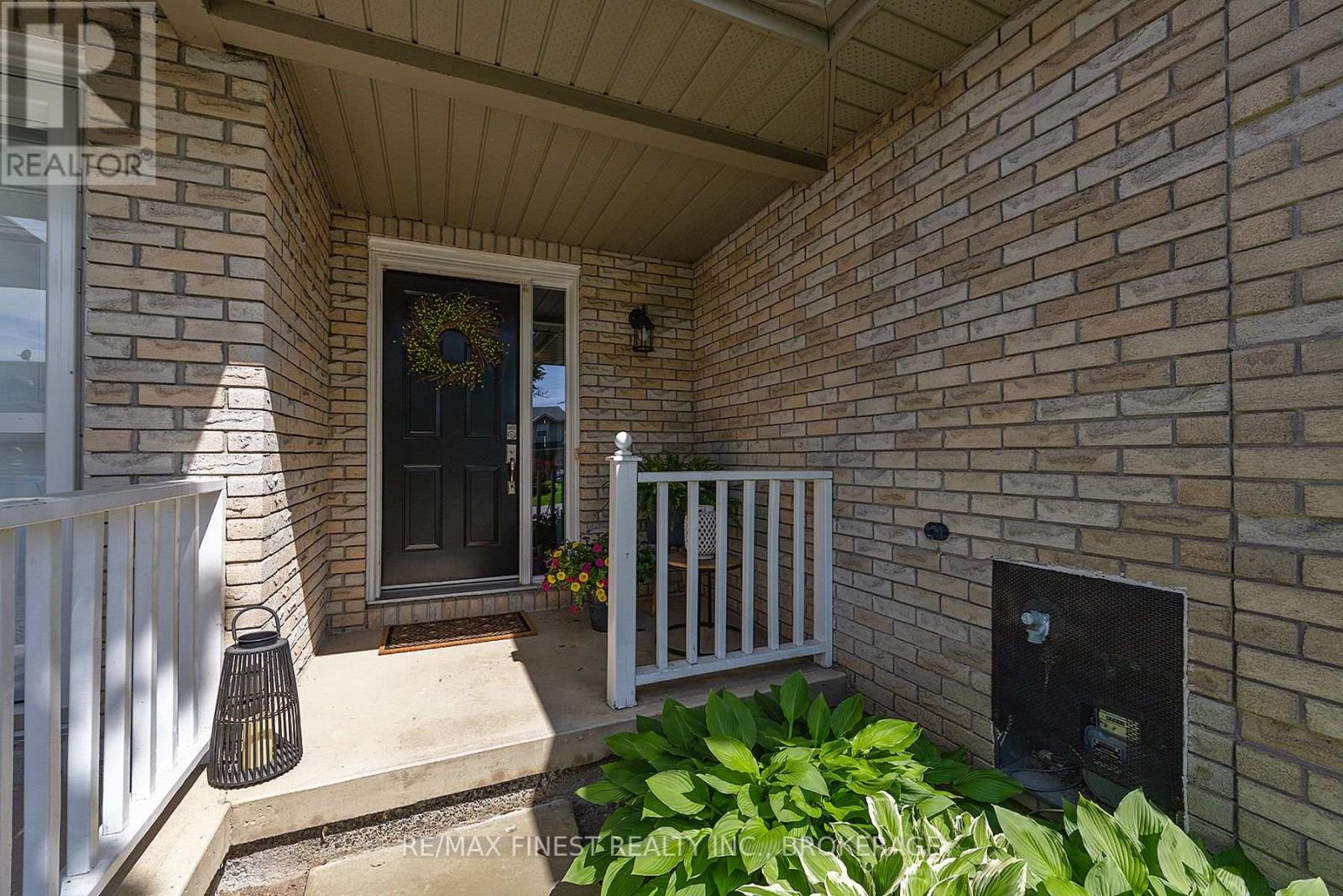 546 Garden Street, Gananoque, Ontario  K7G 3E2 - Photo 3 - X12185710