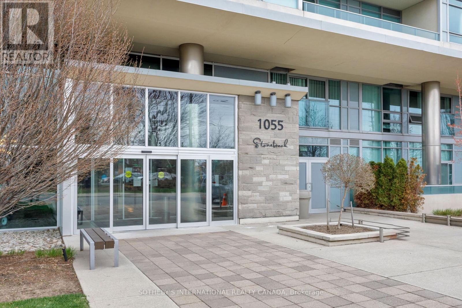 210 - 1055 Southdown Road, Mississauga (Clarkson), Ontario  L5J 0A3 - Photo 1 - W12185650
