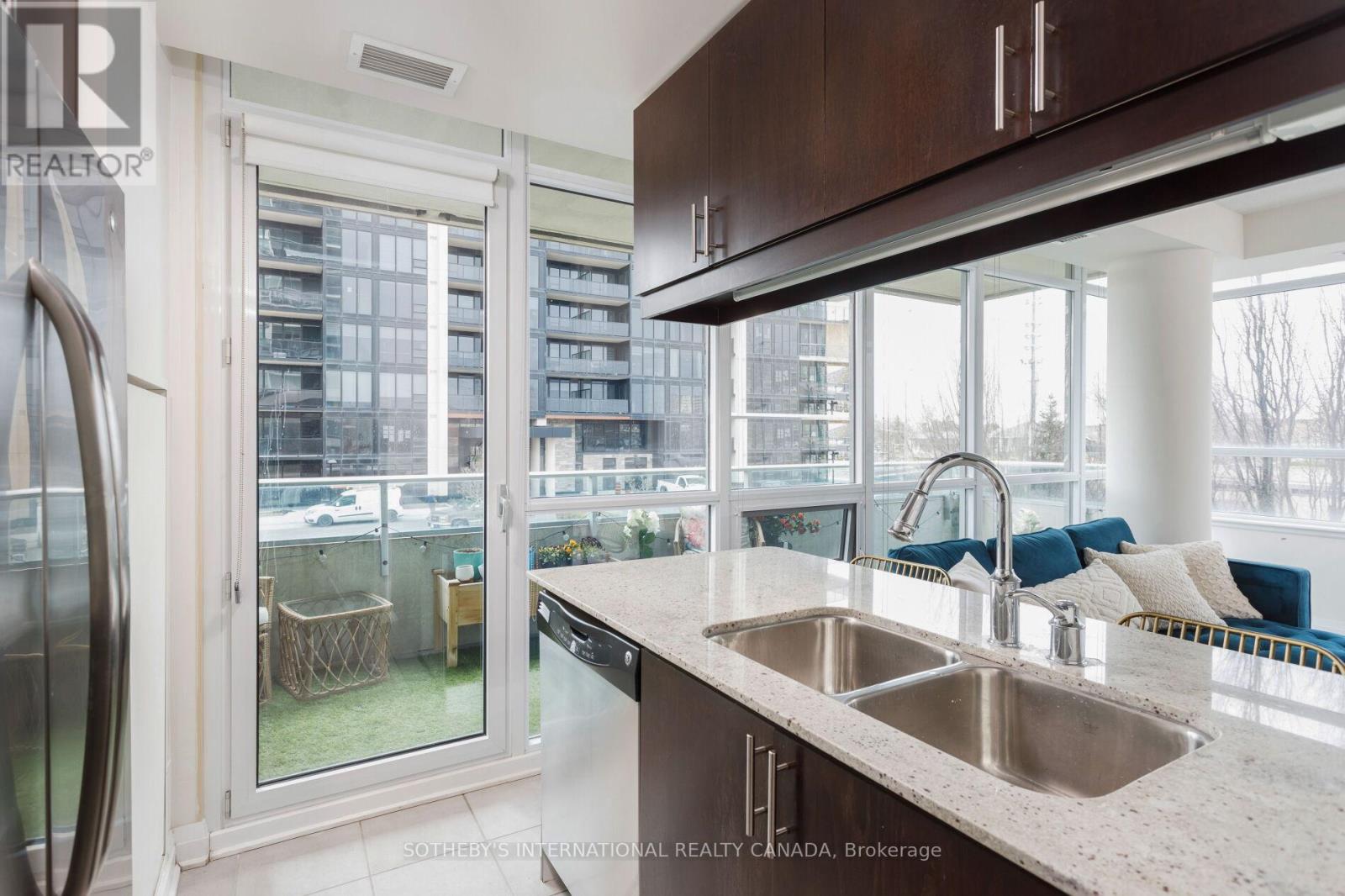 210 - 1055 Southdown Road, Mississauga (Clarkson), Ontario  L5J 0A3 - Photo 8 - W12185650