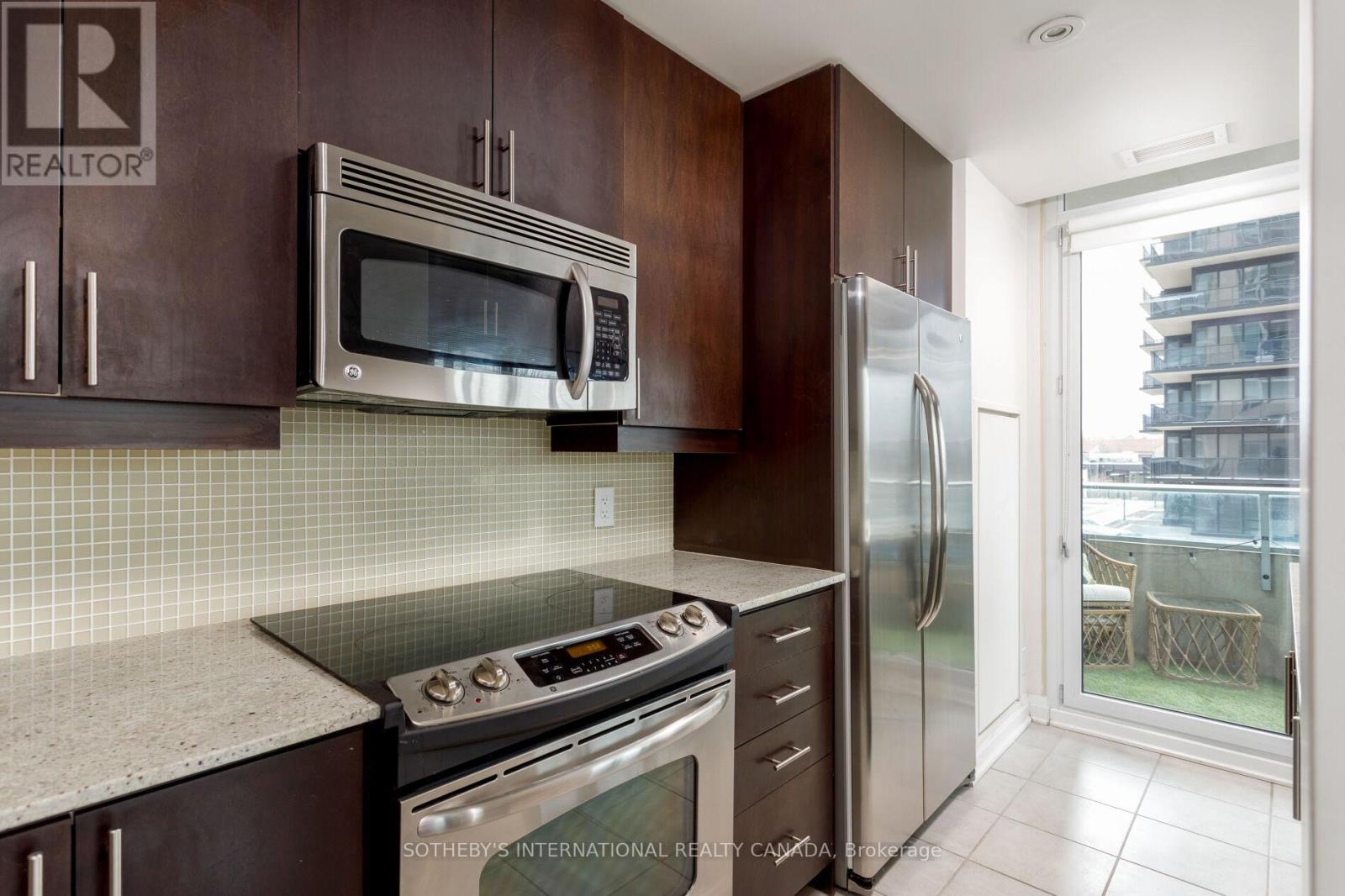 210 - 1055 Southdown Road, Mississauga (Clarkson), Ontario  L5J 0A3 - Photo 9 - W12185650