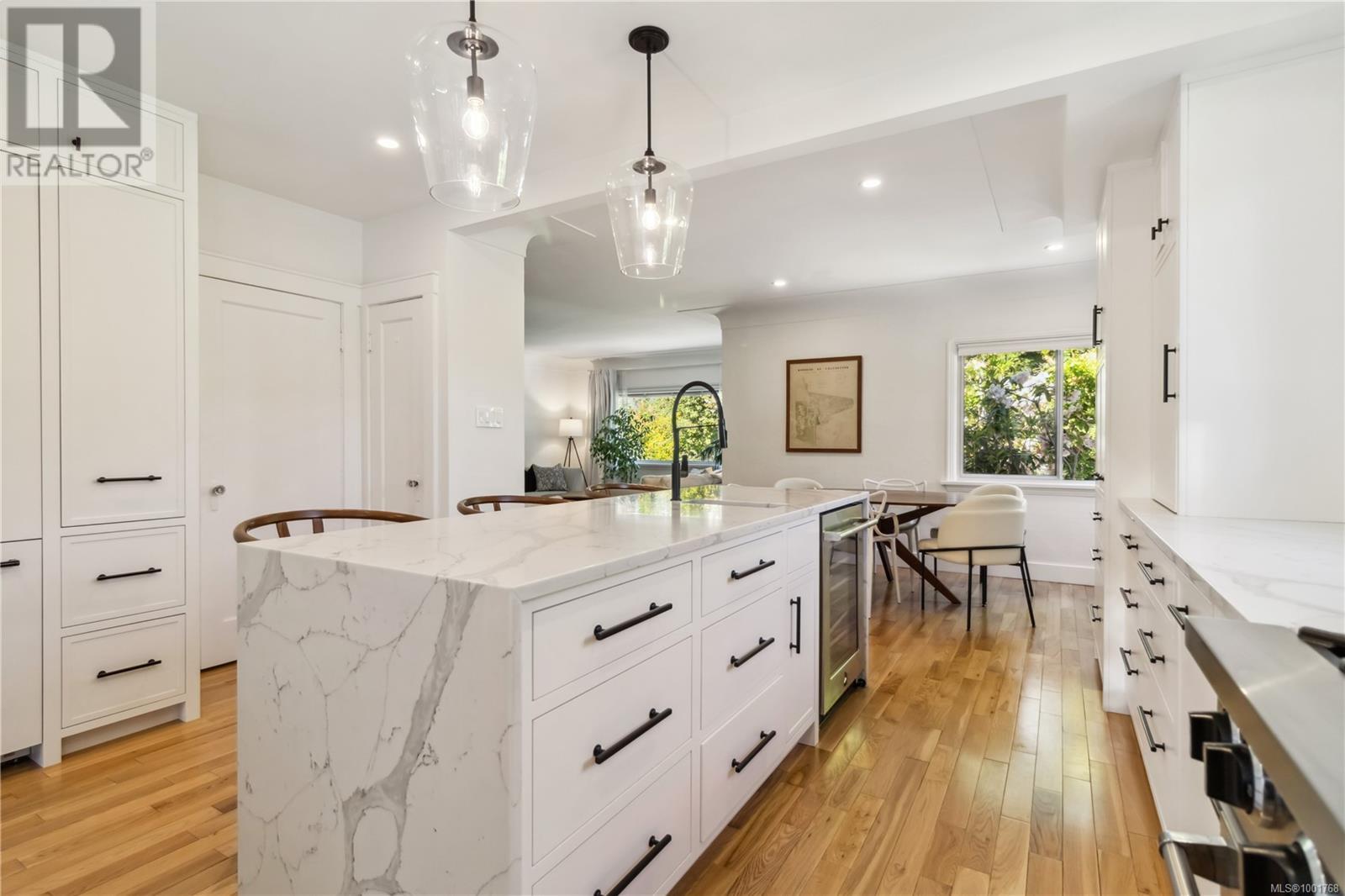 Property at 325 Linden Ave image 4