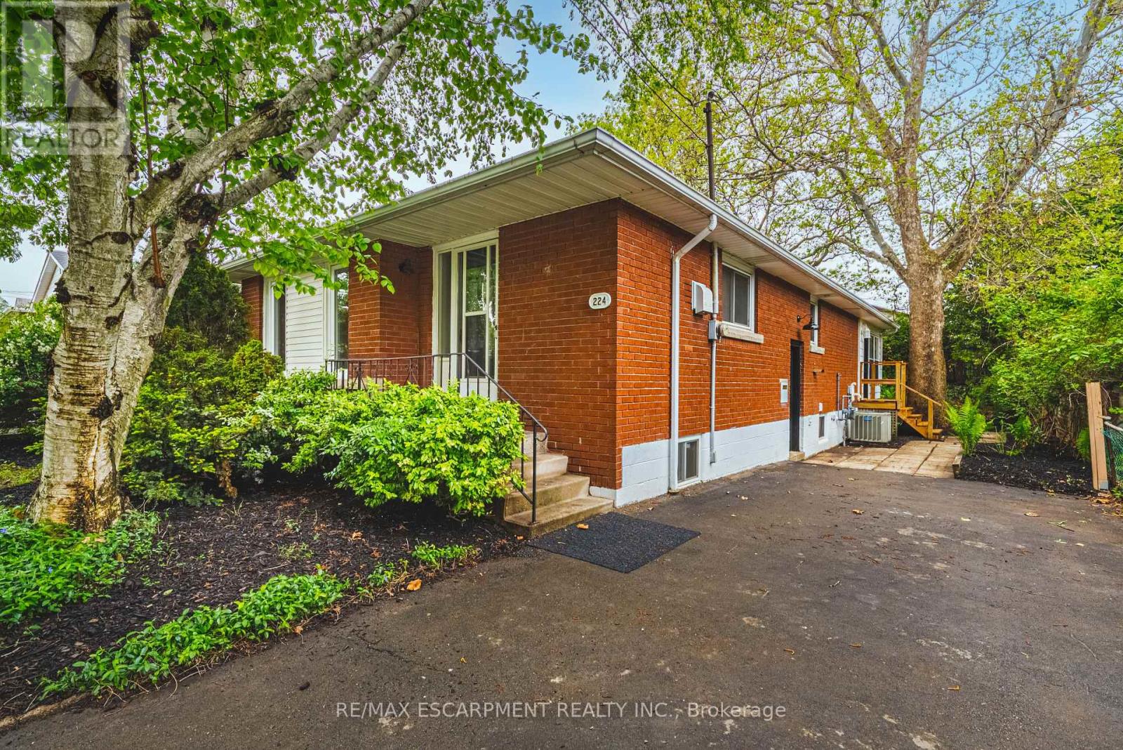 224 West 16th Street, Hamilton (Buchanan), Ontario  L9C 4C6 - Photo 1 - X12185528
