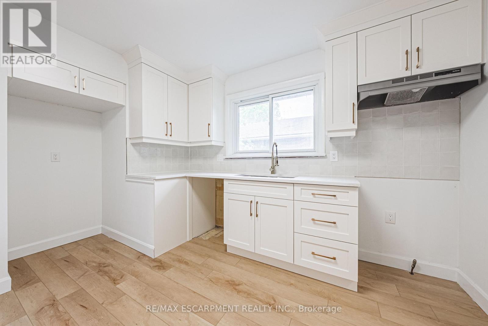 224 West 16th Street, Hamilton (Buchanan), Ontario  L9C 4C6 - Photo 16 - X12185528