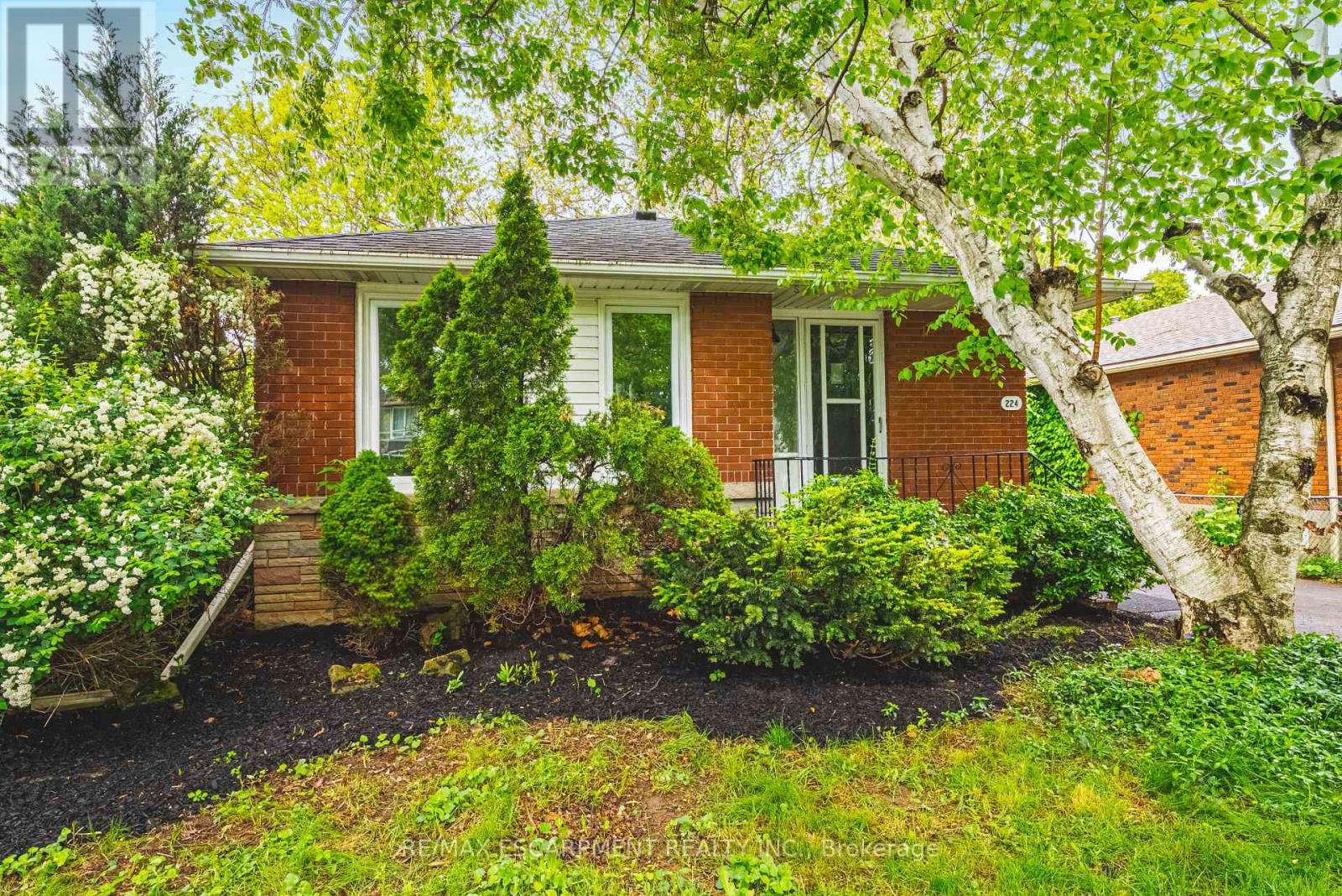 224 West 16th Street, Hamilton (Buchanan), Ontario  L9C 4C6 - Photo 3 - X12185528