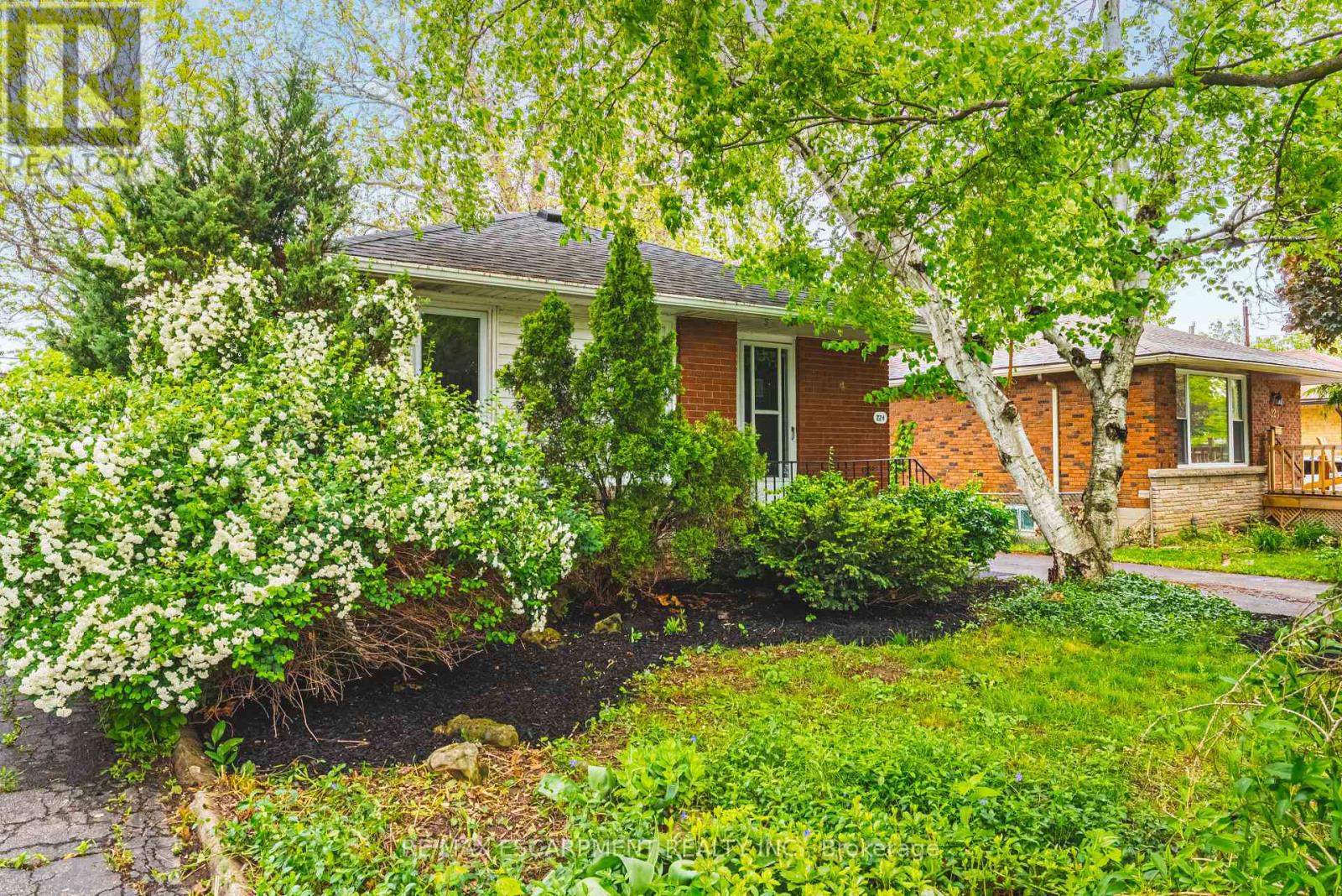 224 West 16th Street, Hamilton (Buchanan), Ontario  L9C 4C6 - Photo 4 - X12185528
