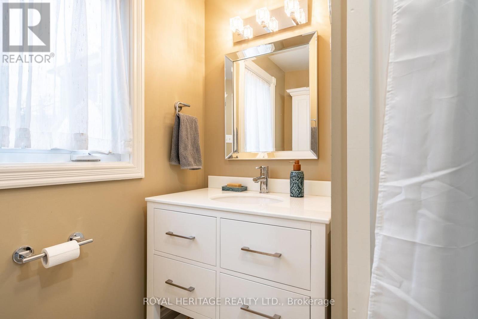 63 Cait Court, Hamilton (Ancaster), Ontario  L5G 1M3 - Photo 32 - X12185571