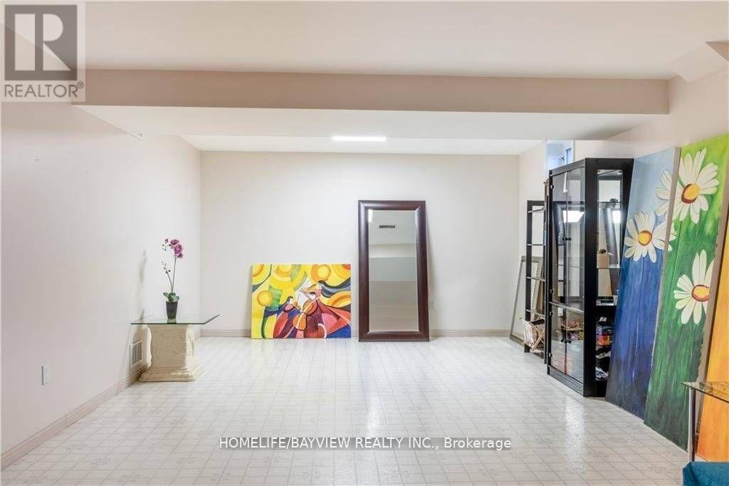 2493 Orient Park Drive, Ottawa, Ontario  K1B 4N2 - Photo 23 - X12185597