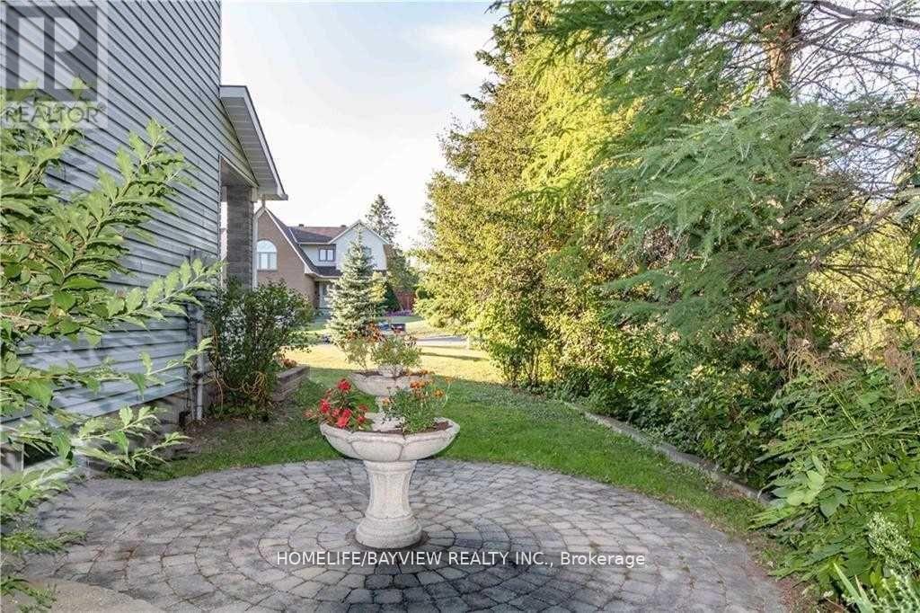 2493 Orient Park Drive, Ottawa, Ontario  K1B 4N2 - Photo 25 - X12185597