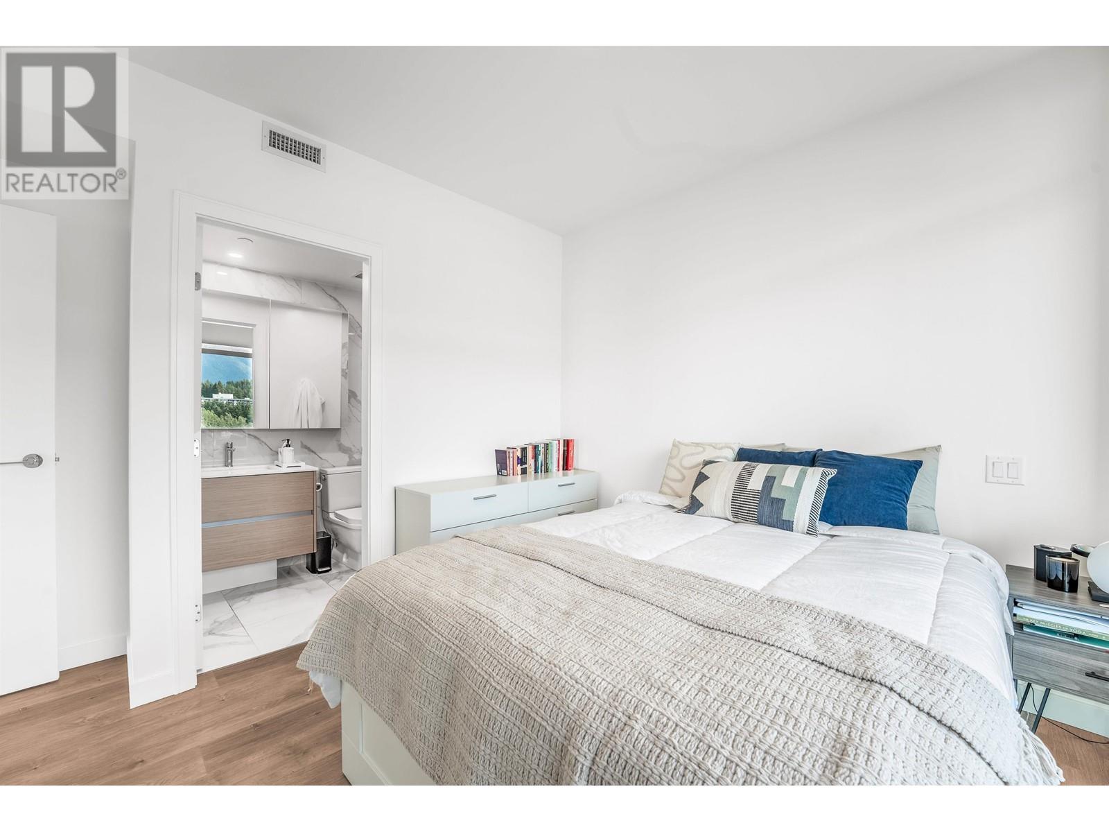 902 200 Klahanie Court, West Vancouver, British Columbia  V7P 0E4 - Photo 8 - R3009297