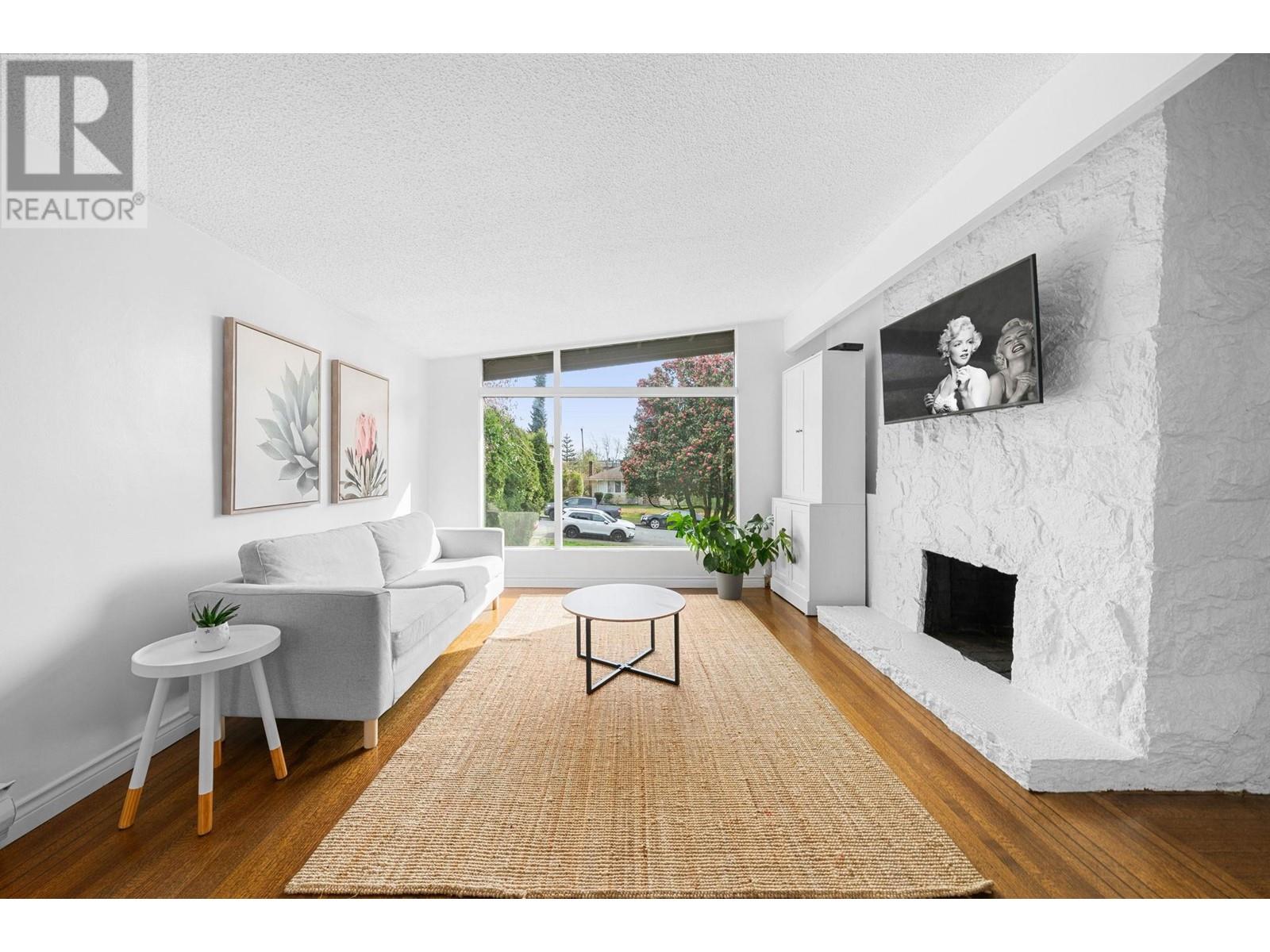 530 W 14th Street, North Vancouver, British Columbia  V7M 1P9 - Photo 9 - R3009308