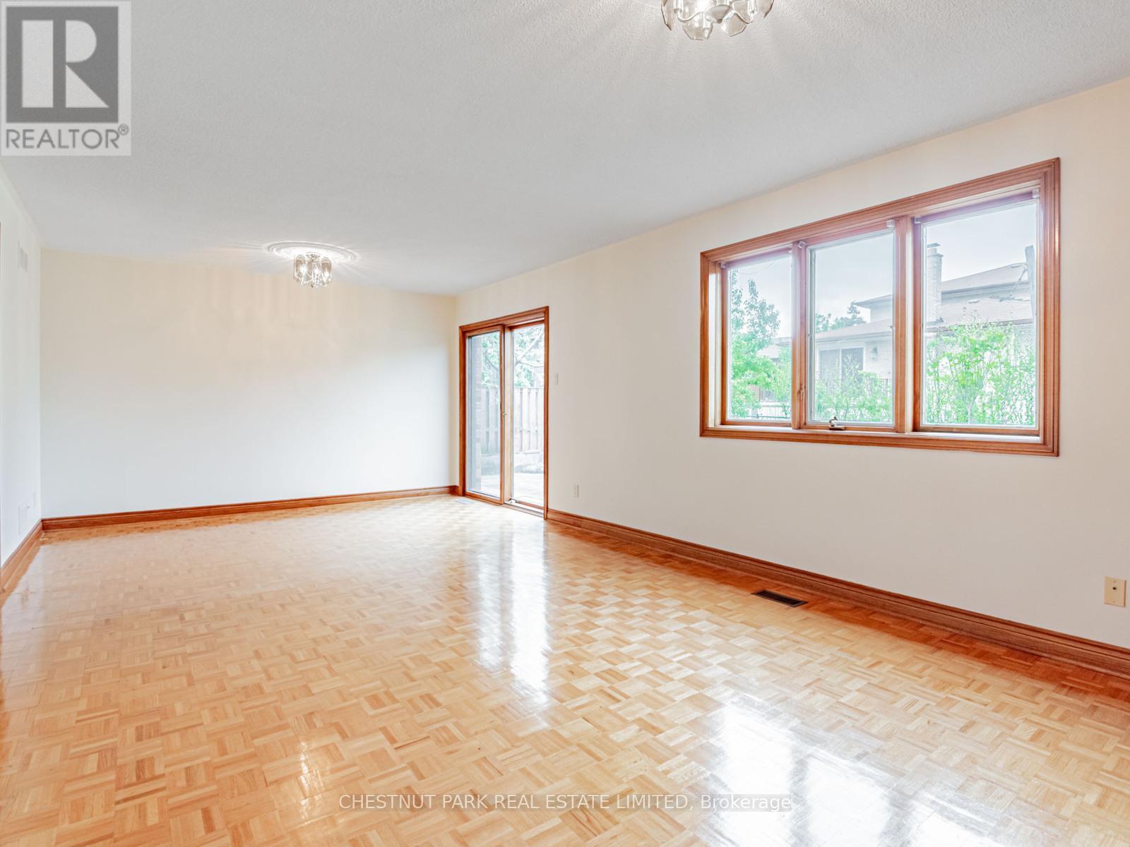 256 Cocksfield Avenue, Toronto (Bathurst Manor), Ontario  M3H 3T7 - Photo 22 - C12185467