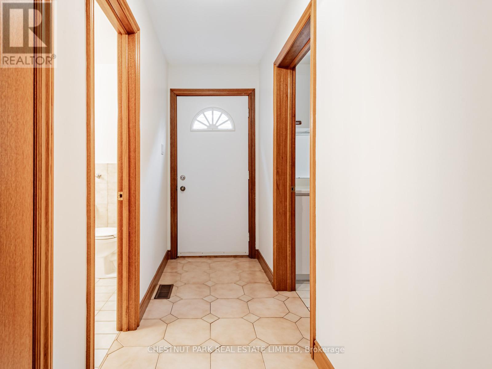 256 Cocksfield Avenue, Toronto (Bathurst Manor), Ontario  M3H 3T7 - Photo 24 - C12185467