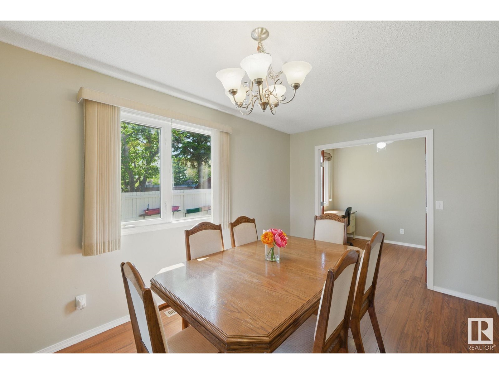 Property at 4336 74 ST NW image 4
