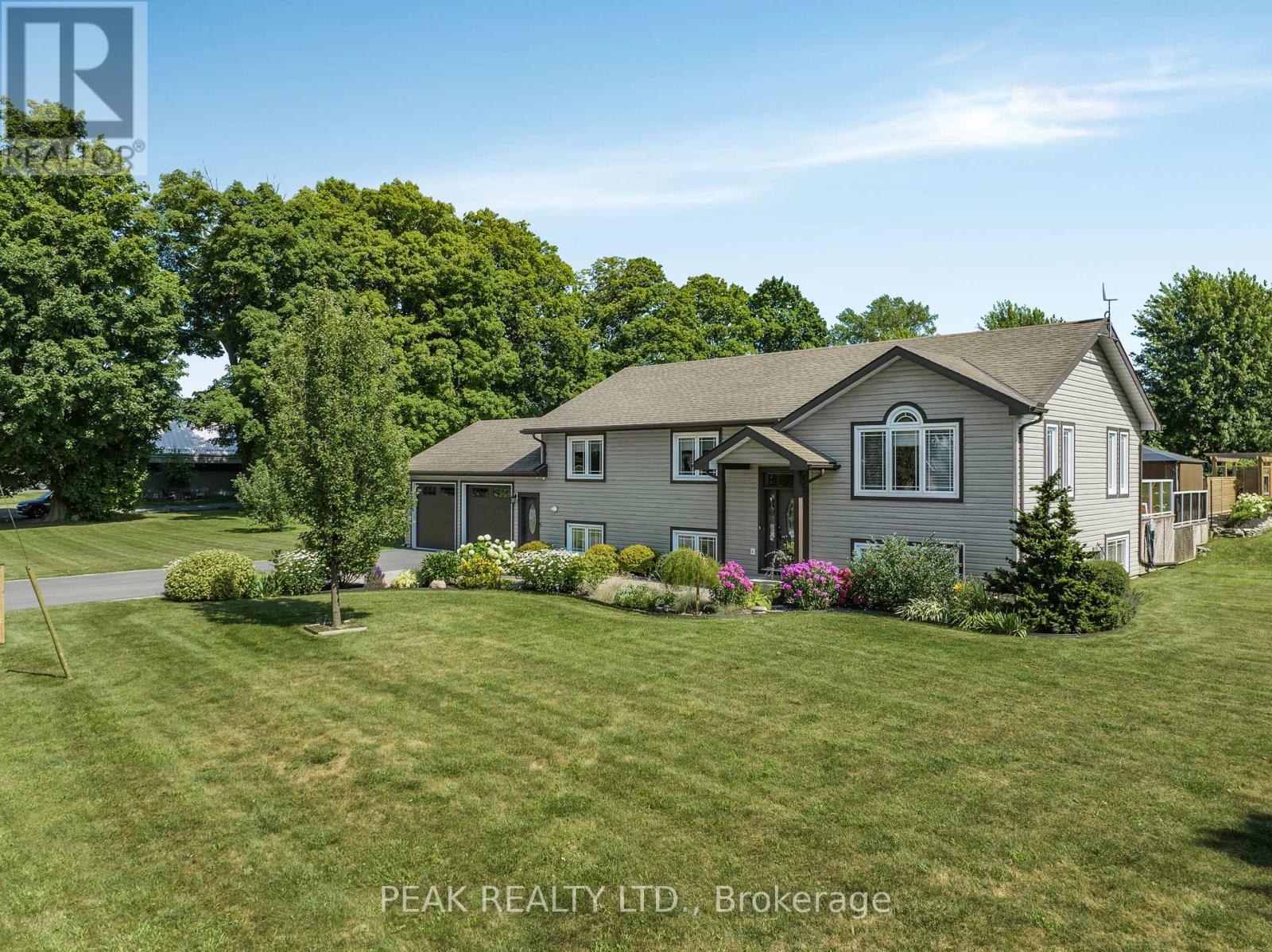 116 Prinyers Cove Crescent, Prince Edward County, Ontario K0K 2T0 - Photo 1 - X12146423