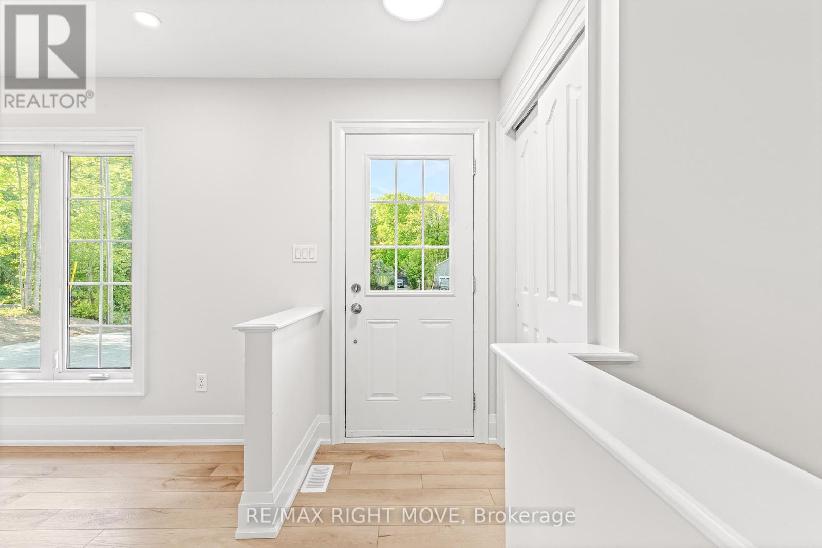 Property at 1 OJIBWAY COURT image 4