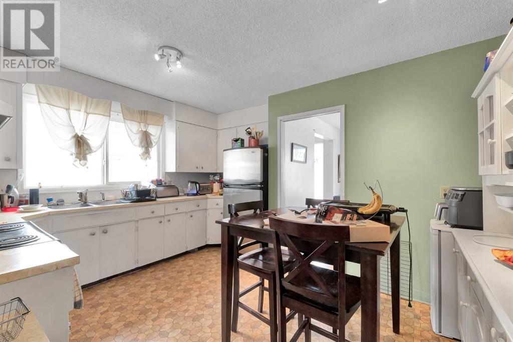7321 & 7323 Huntertown Crescent Nw, Calgary, Alberta  T2K 4K3 - Photo 14 - A2208983