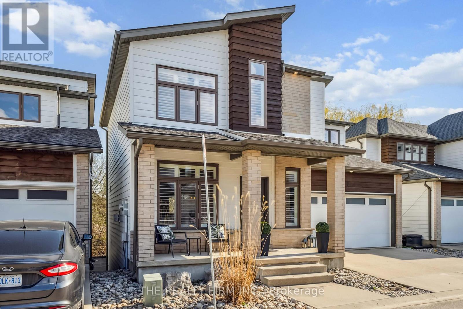 3 - 727 Apricot Drive, London South, Ontario  N6K 5A7 - Photo 3 - X12185836