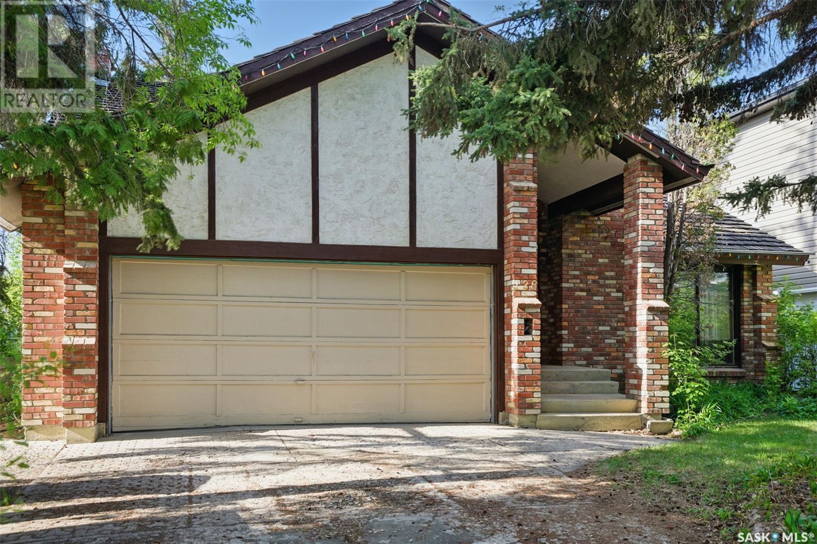 Property at 128 112th STREET W image 4