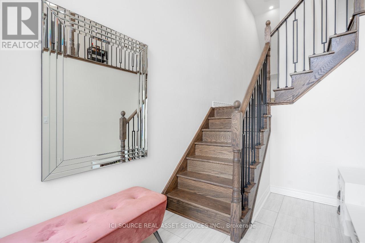 131 Lebovic Campus Drive, Vaughan, Ontario  L6A 5A4 - Photo 12 - N12149543