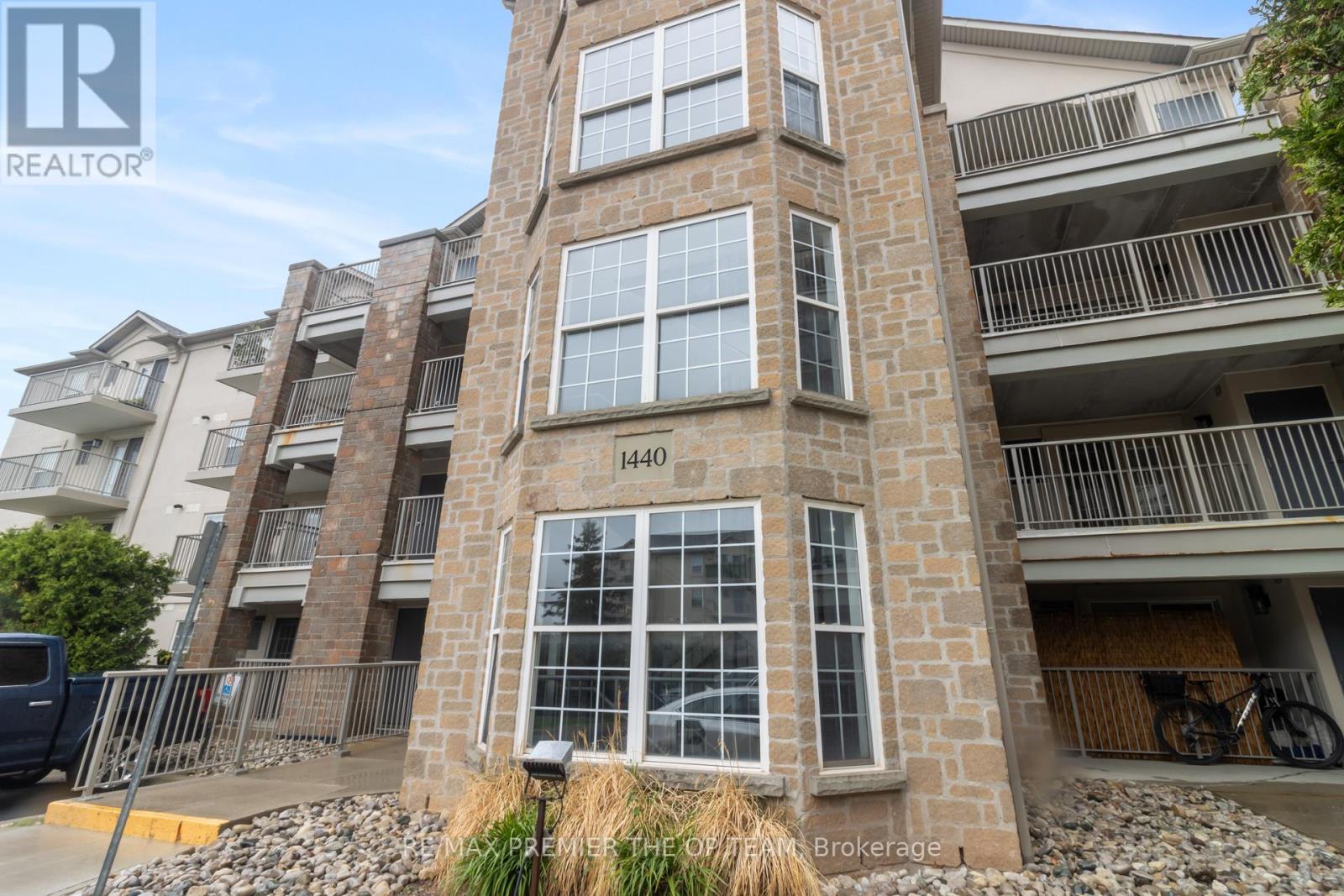 404 - 1440 Bishops Gate, Oakville (Ga Glen Abbey), Ontario  L6M 4M9 - Photo 10 - W12185716