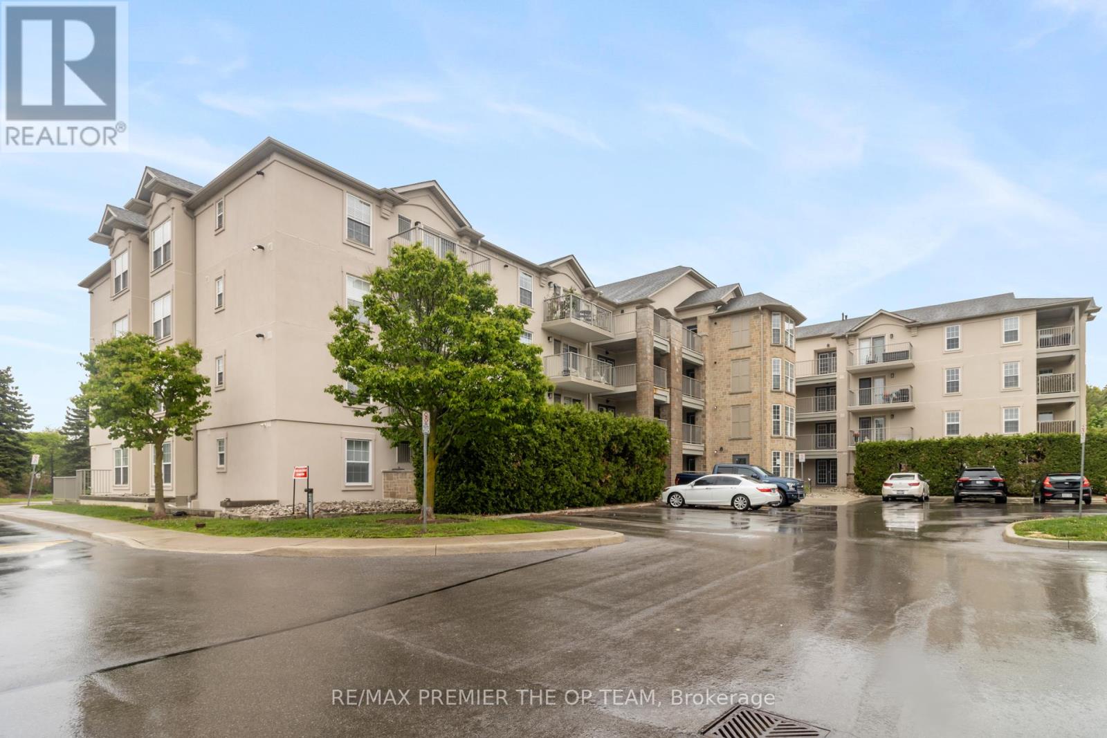 404 - 1440 Bishops Gate, Oakville (Ga Glen Abbey), Ontario  L6M 4M9 - Photo 2 - W12185716