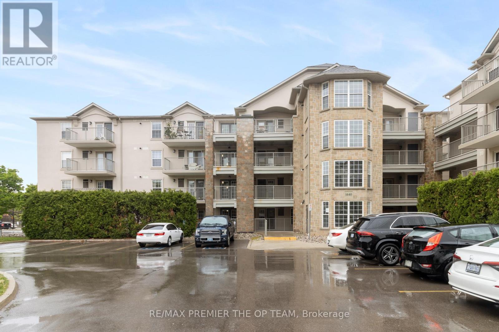 404 - 1440 Bishops Gate, Oakville (Ga Glen Abbey), Ontario  L6M 4M9 - Photo 3 - W12185716