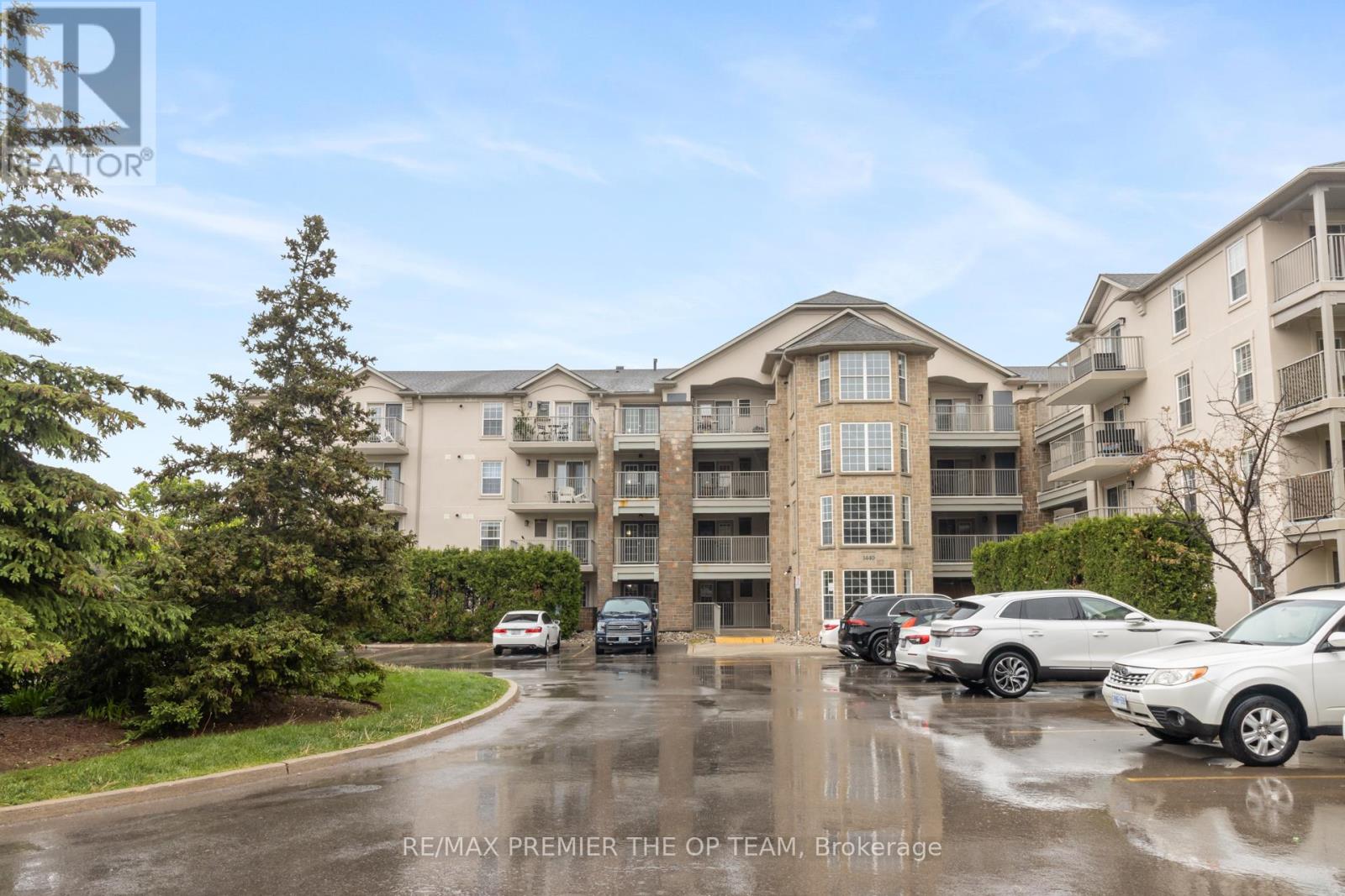404 - 1440 Bishops Gate, Oakville (Ga Glen Abbey), Ontario  L6M 4M9 - Photo 5 - W12185716