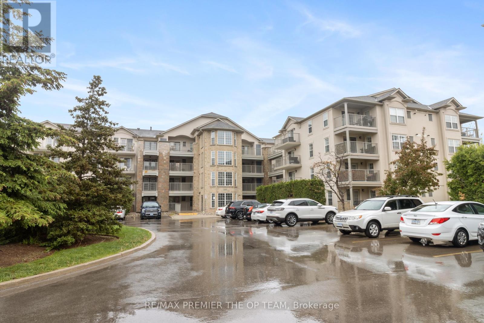 404 - 1440 Bishops Gate, Oakville (Ga Glen Abbey), Ontario  L6M 4M9 - Photo 6 - W12185716