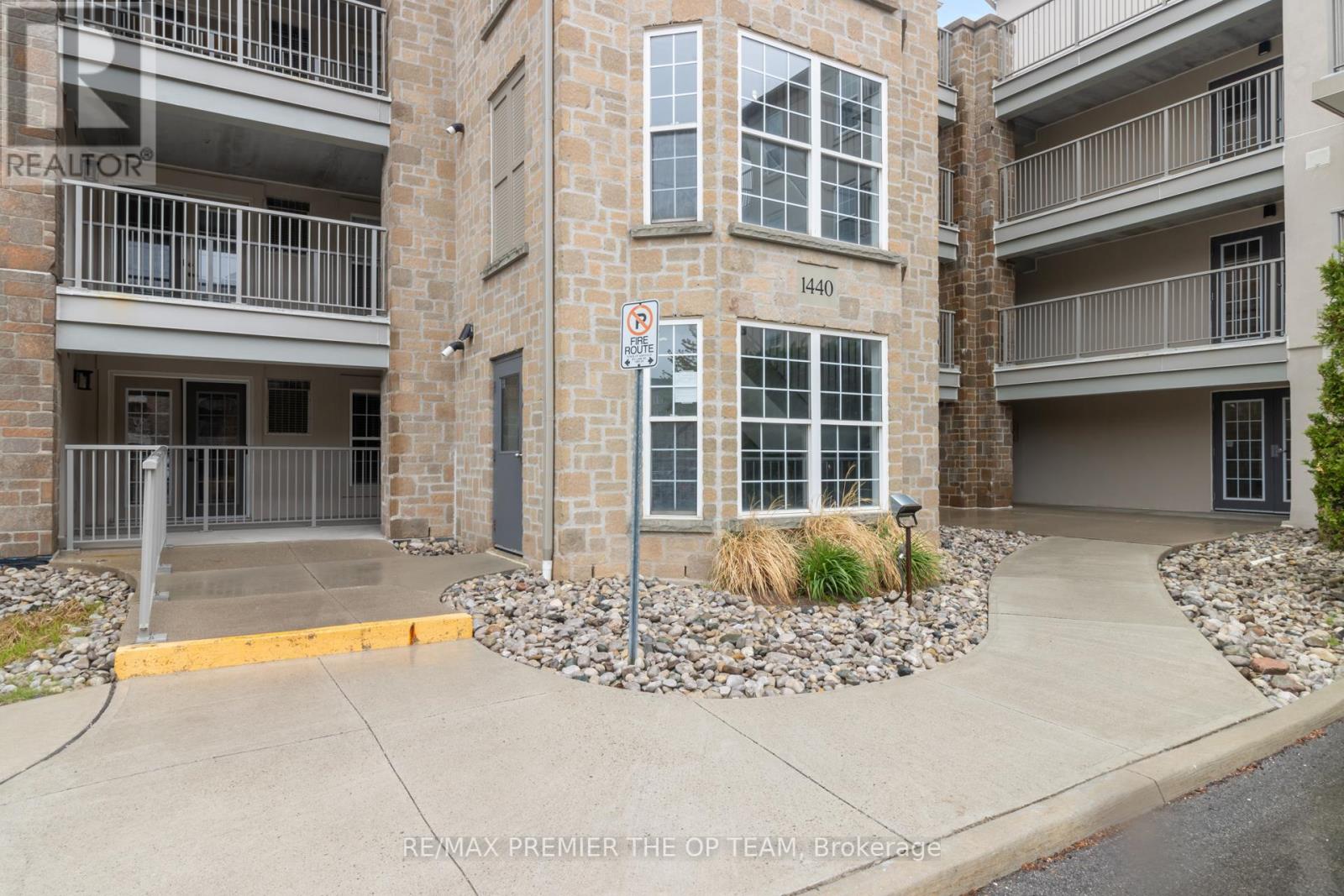 404 - 1440 Bishops Gate, Oakville (Ga Glen Abbey), Ontario  L6M 4M9 - Photo 7 - W12185716