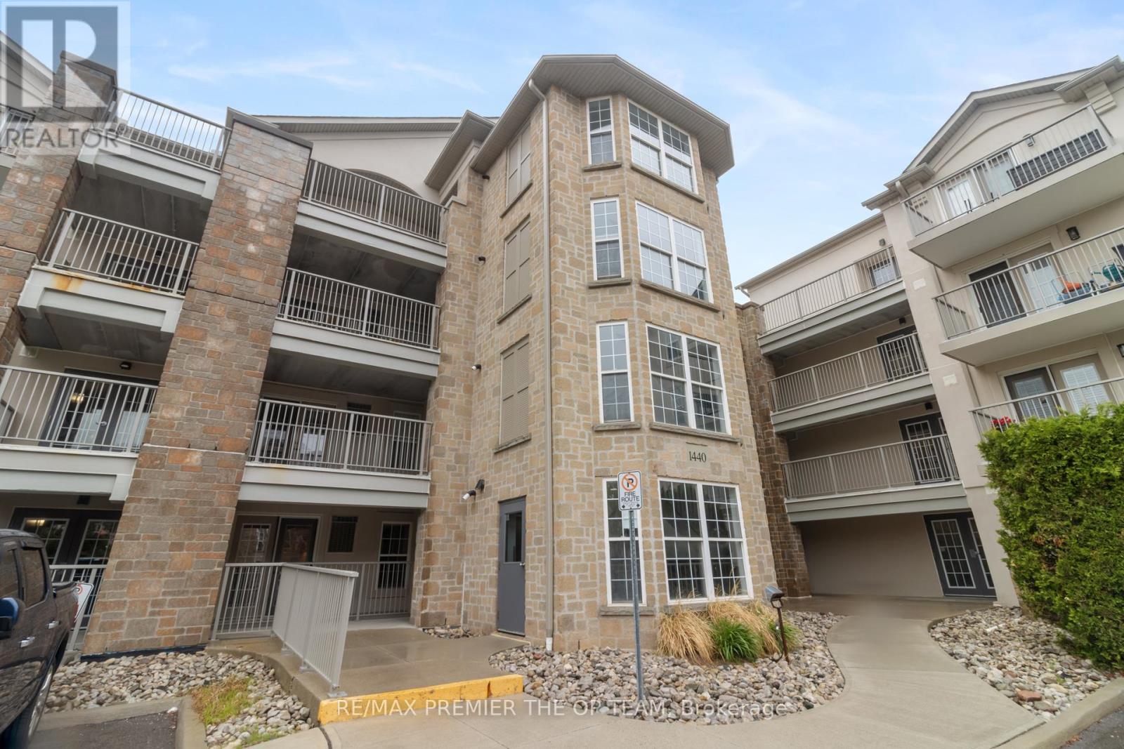 404 - 1440 Bishops Gate, Oakville (Ga Glen Abbey), Ontario  L6M 4M9 - Photo 8 - W12185716