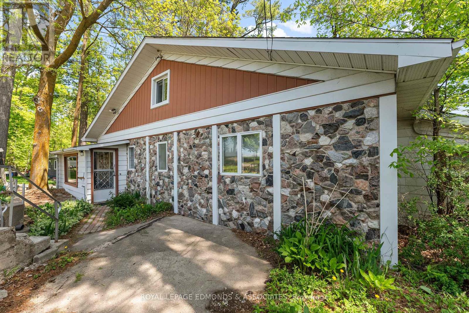 87 Cobble Stone Lane, Whitewater Region, Ontario  K0J 1K0 - Photo 4 - X12185833