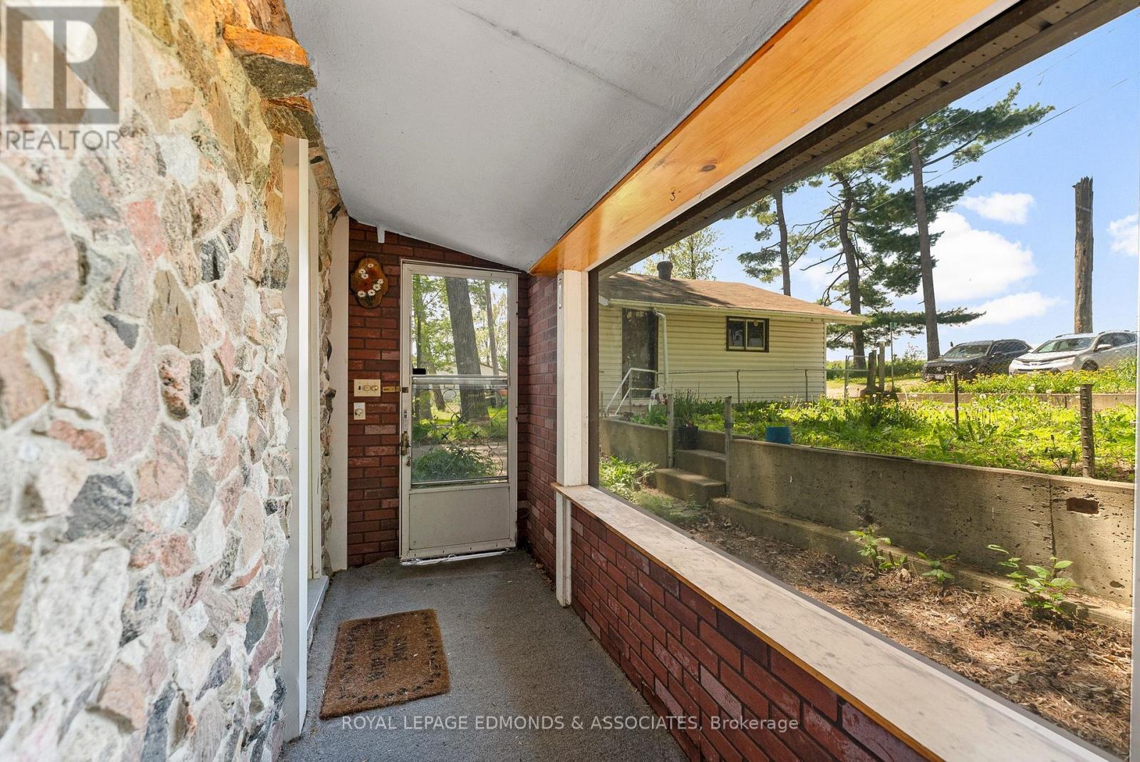 87 Cobble Stone Lane, Whitewater Region, Ontario  K0J 1K0 - Photo 5 - X12185833