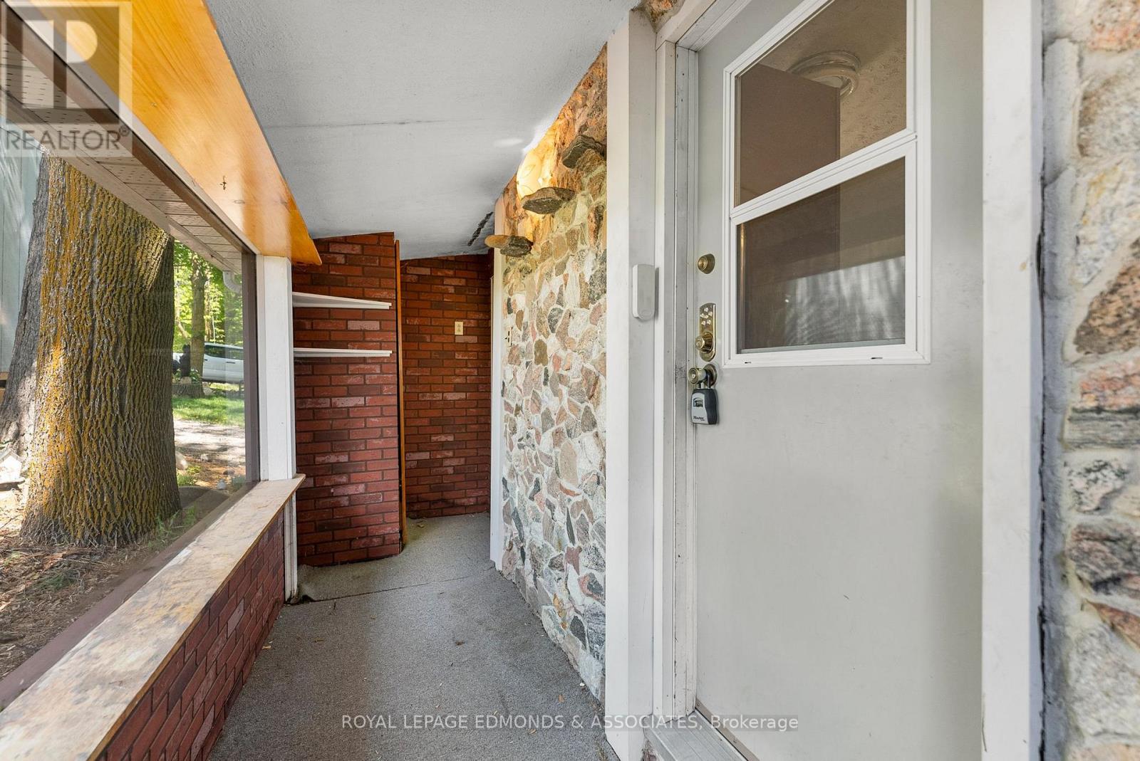 87 Cobble Stone Lane, Whitewater Region, Ontario  K0J 1K0 - Photo 6 - X12185833