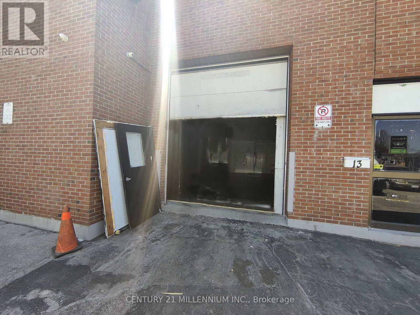 13 - 1 Steinway Boulevard, Toronto, Ontario  M9W 6H9 - Photo 1 - W12131367