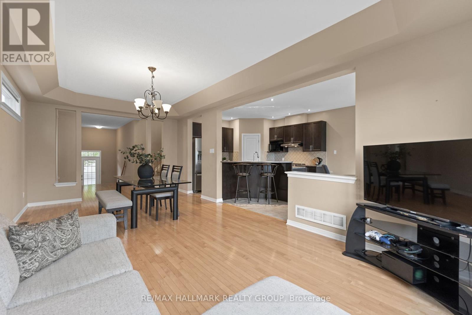 210 Broxburn Crescent, Ottawa, Ontario  K2J 0N7 - Photo 11 - X12185840