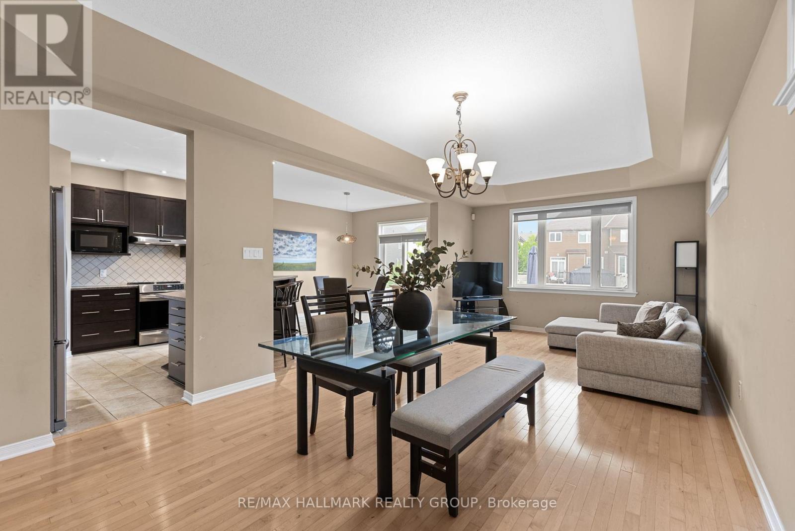 210 Broxburn Crescent, Ottawa, Ontario  K2J 0N7 - Photo 7 - X12185840