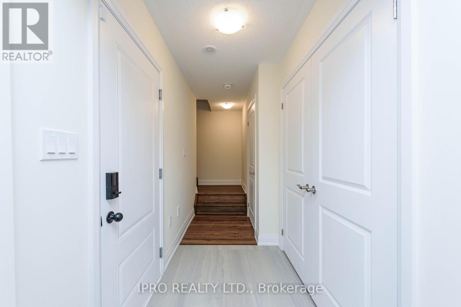 2538 Littlefield Crescent, Oakville (Ga Glen Abbey), Ontario  L6M 4G3 - Photo 4 - W12151911