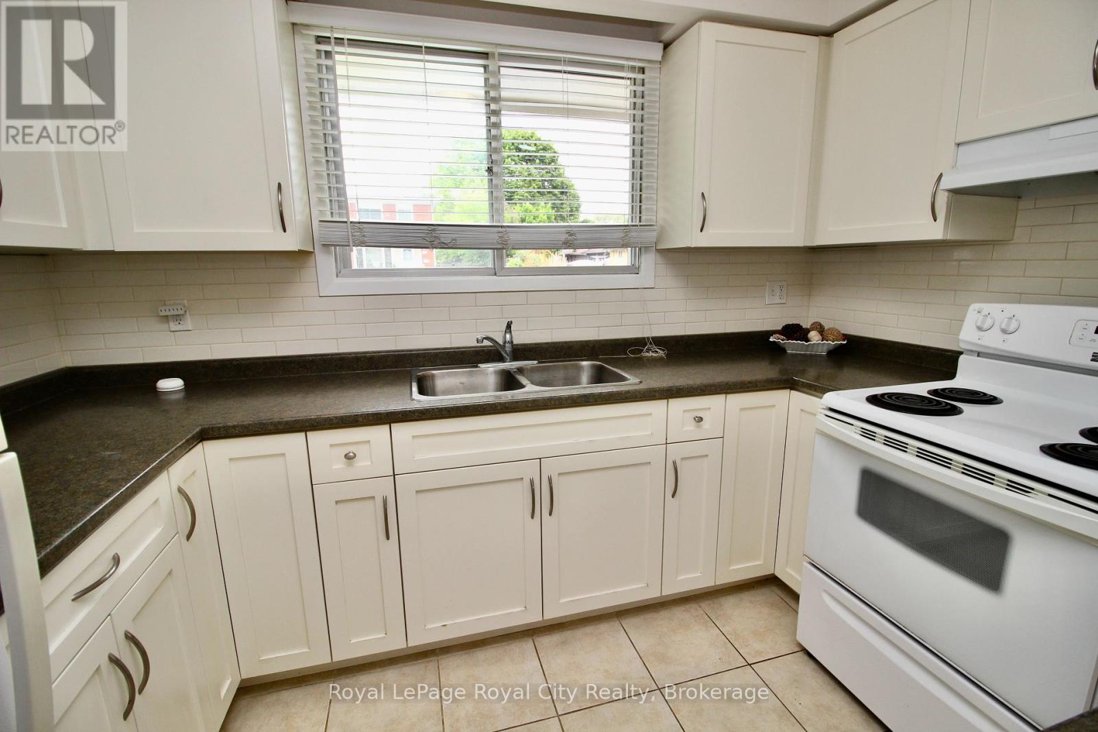188 Alma Street N, Guelph, Ontario  N1H 5X5 - Photo 6 - X12185740