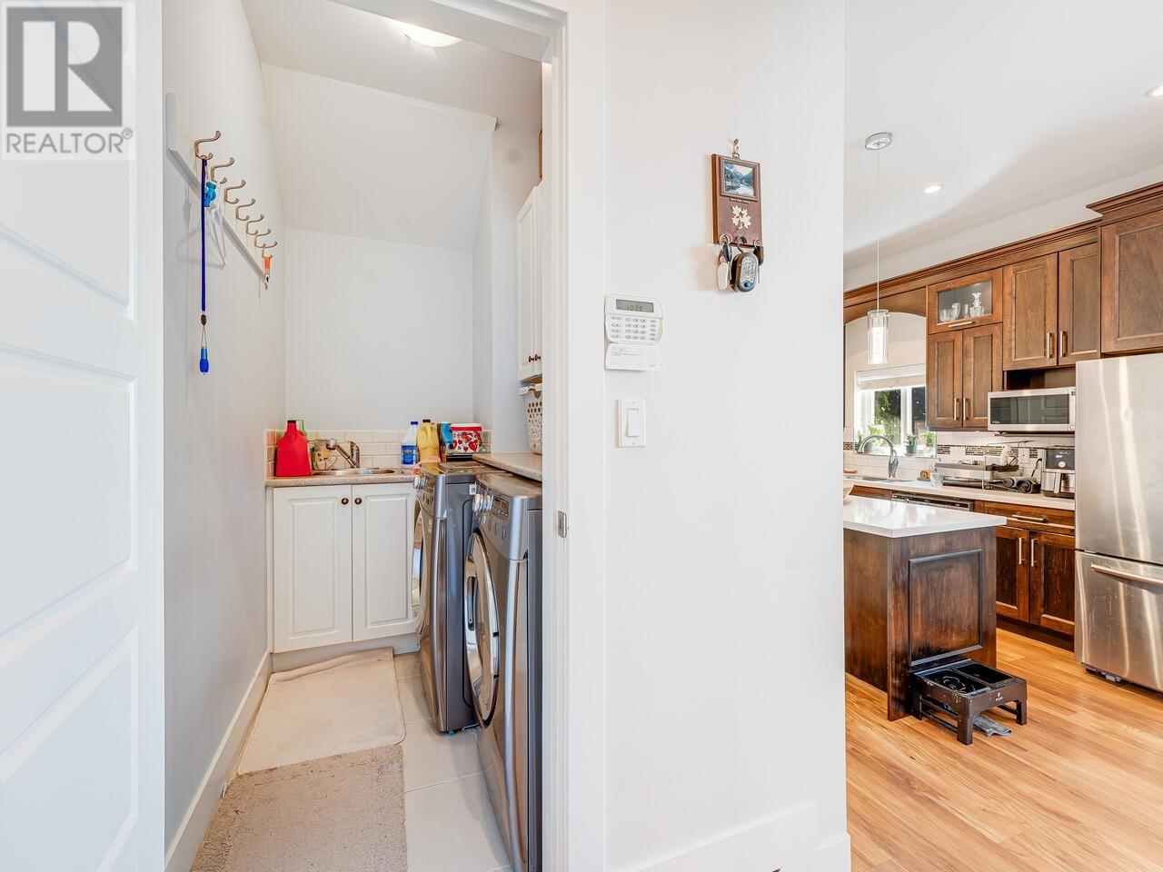 302 Burns Street, Coquitlam, British Columbia  V3K 4E8 - Photo 11 - R3008812