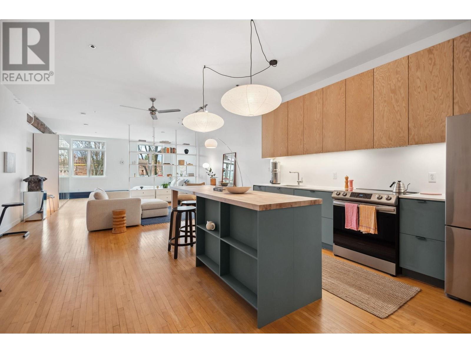 209 2556 E HASTINGS STREET, vancouver, British Columbia V5K1Z3