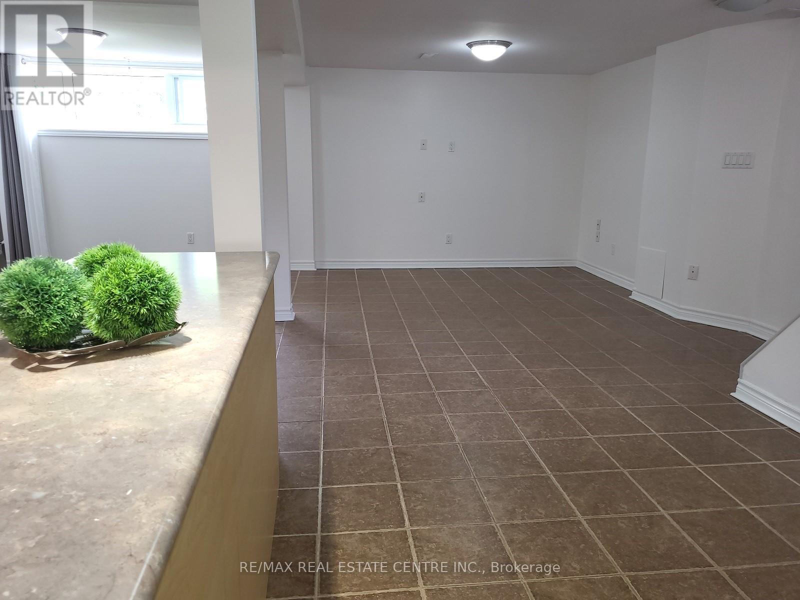 22 Hollister Road, Toronto, Ontario  M9C 4M7 - Photo 6 - W12176253