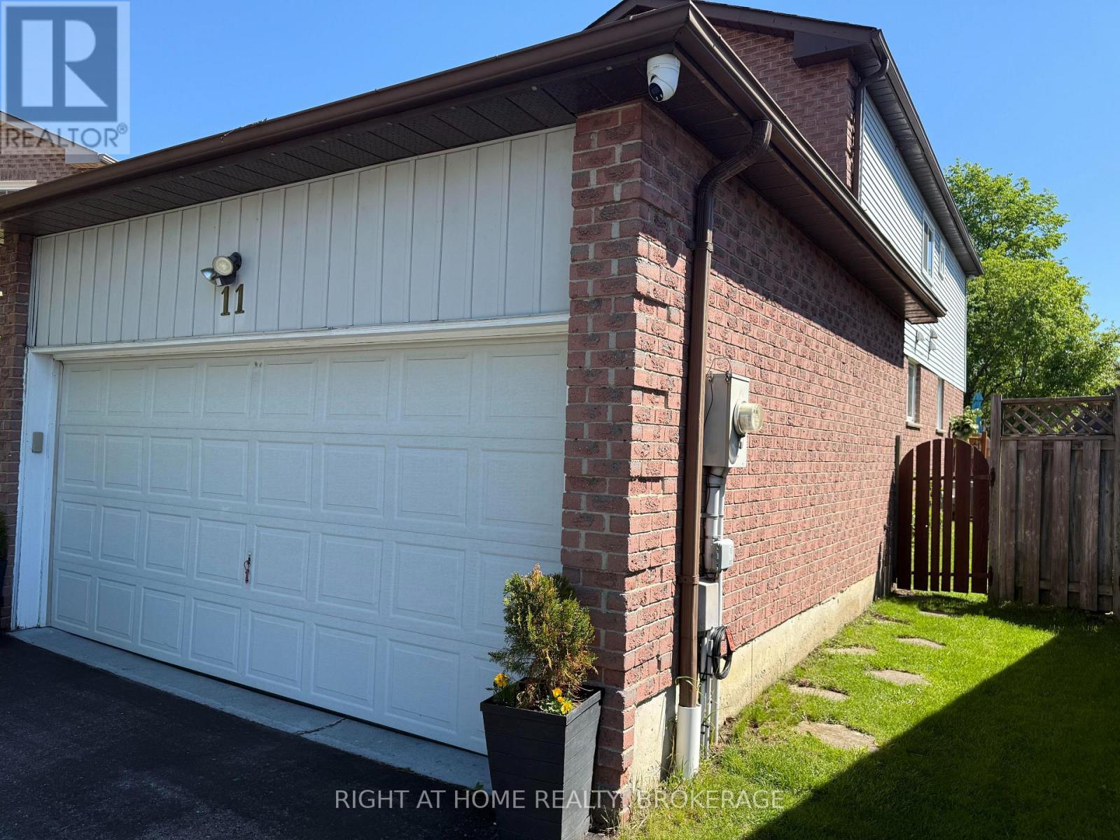 Property at 11 EBERLEE COURT image 2